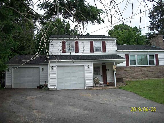 3rd image of 30 Hillcrest Dr