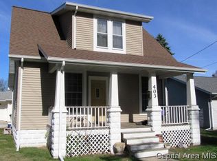 403 E Esther St, Taylorville, IL