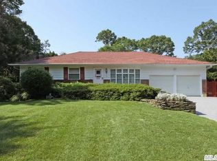 20 Del Pl, Hauppauge, NY 11788