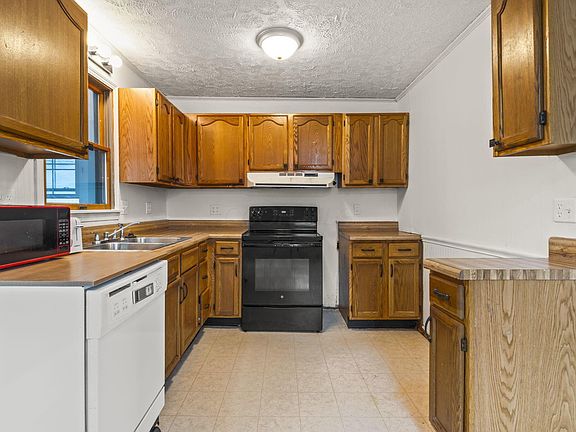 5th image of 989 Davis Ave