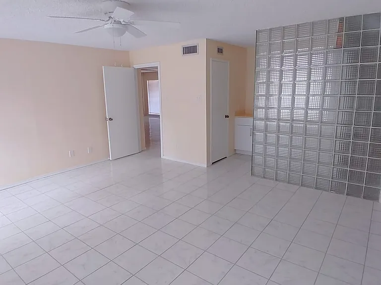 700 Sunset Dr #102 — Photo 9