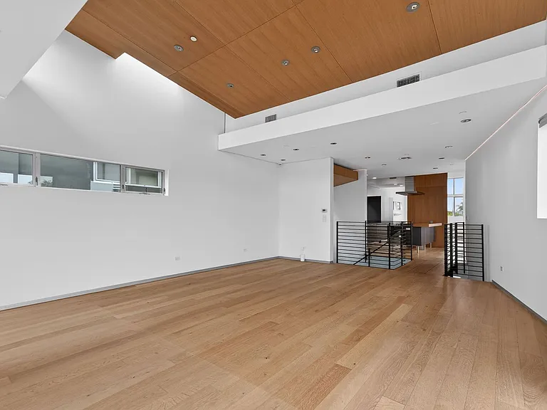 404 Grand Blvd — Photo 6
