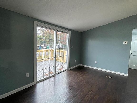 4th image of 32 Walnut Dr