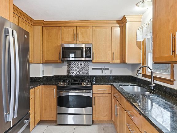 4th image of 14 Acton Street