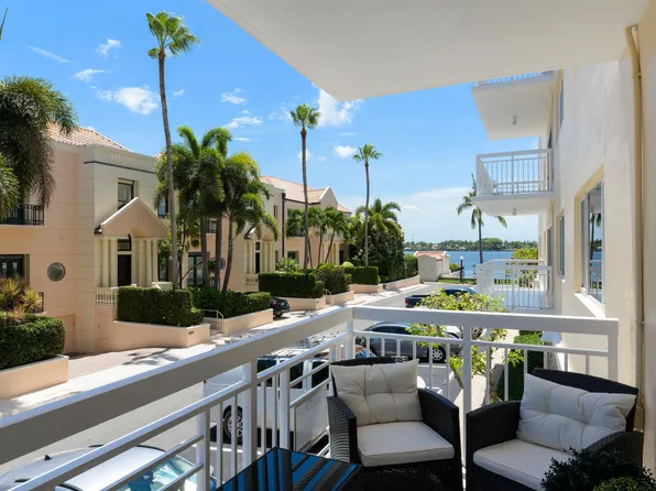 250 Bradley Pl APT 210, Palm Beach, FL 33480