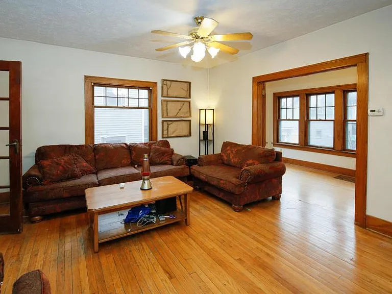 918 W Vine St — Photo 2