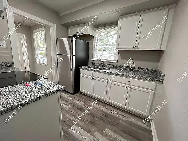 4 bed, 2.0 bath, 1342 sqft, $1,350 — Photo 2