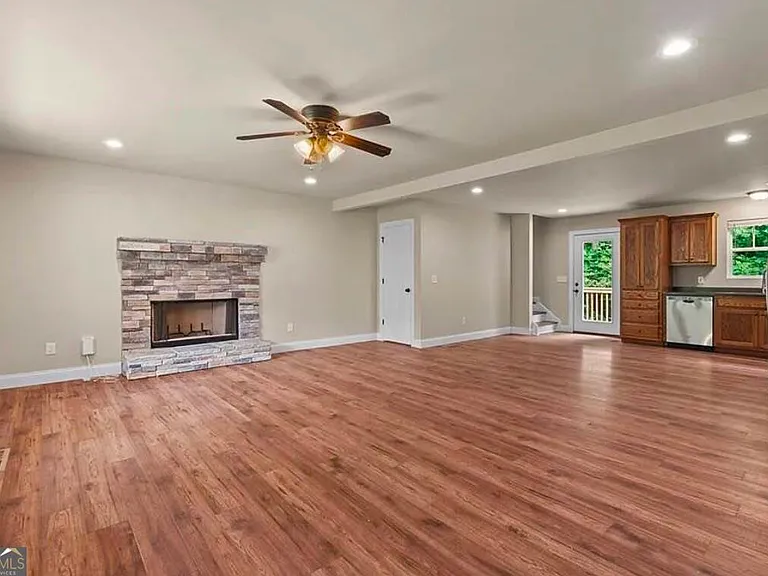 154 Brooks Dr — Photo 7