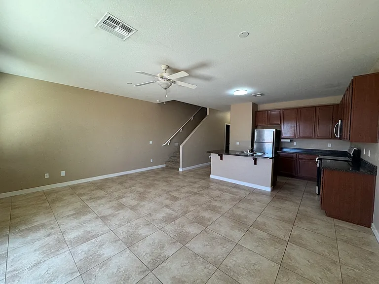 1143 E Cedar St — Photo 7