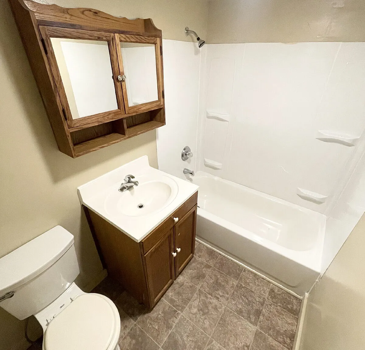 2 bed, 1.0 bath, $950 — Photo 4