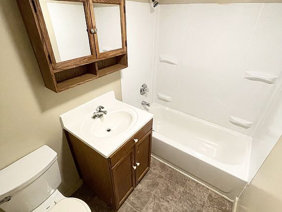 4th image of 2631 Wade St