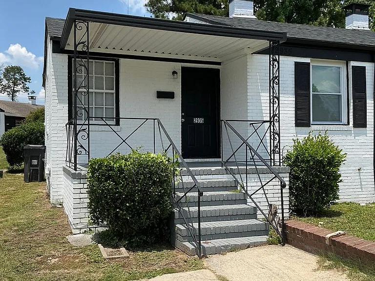2935 Jackson St — Photo 1