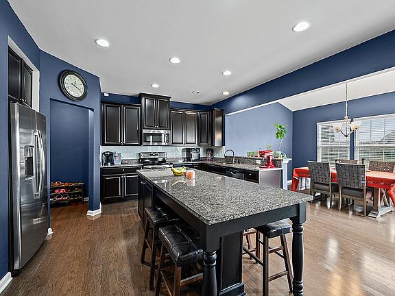 5th image of 341 Bucklebury Rd