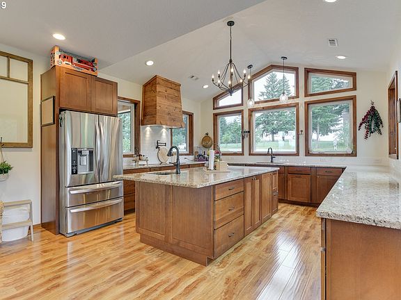5th image of 210 NE 359th St