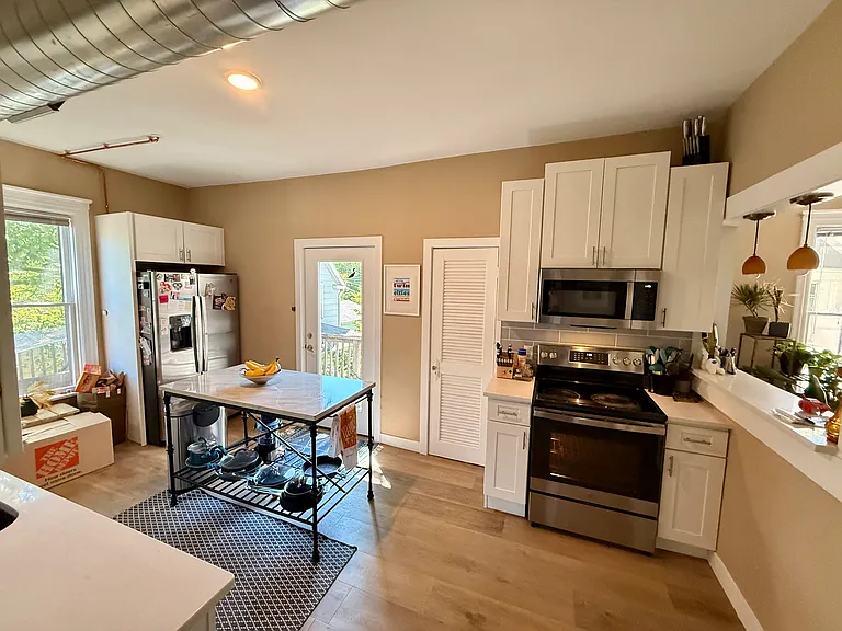1327 Jefferson St NE #2 — Photo 2