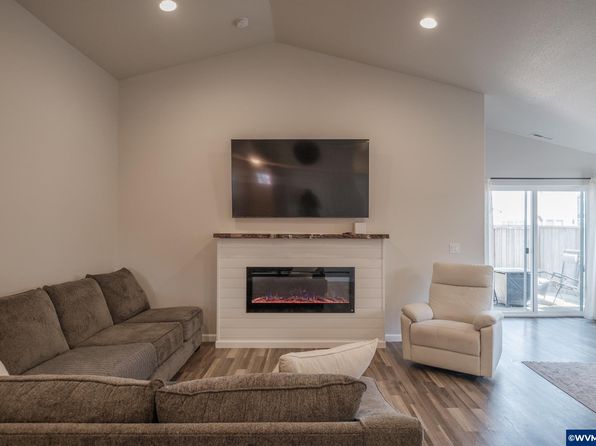 414 SE Ray St, Dallas, OR 97338