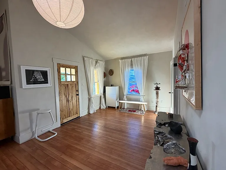 Part of grand room - foyer or could be dining room