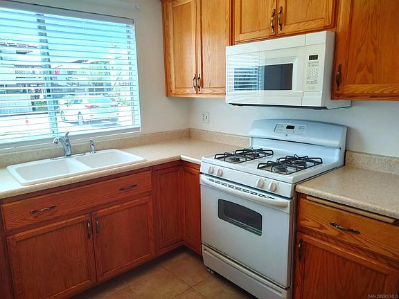 5th image of 10246 Norma Gardens Dr Unit 1
