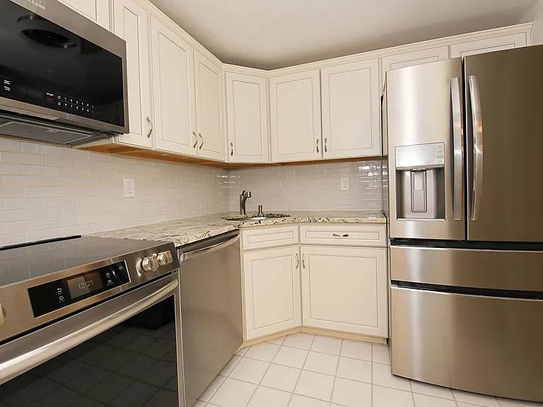 230 W Broadway #307 — Photo 8