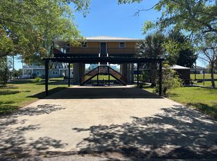 302 Palm Dr, Liverpool, TX 77577