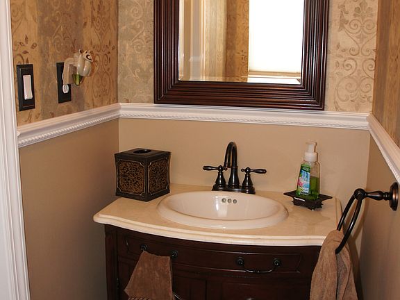 Renovated 1/2 Bath