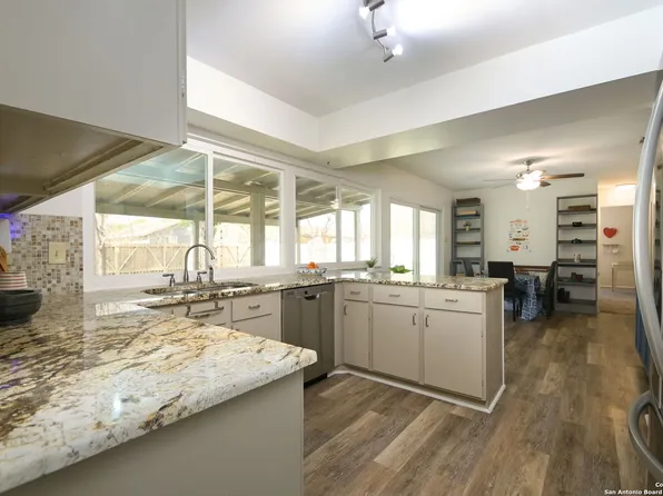 5227 round table, San Antonio, TX 78218