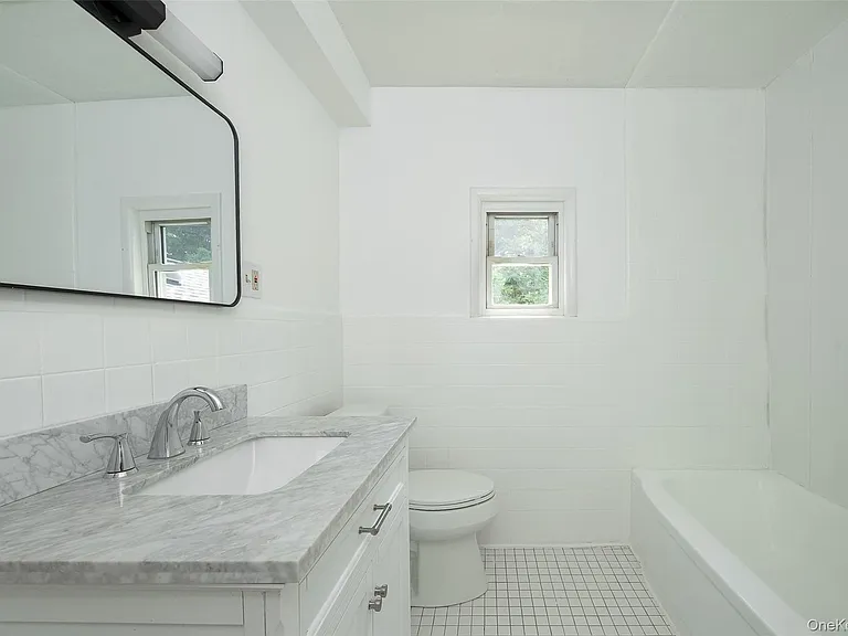 216 Hobbs Ln #B — Photo 12