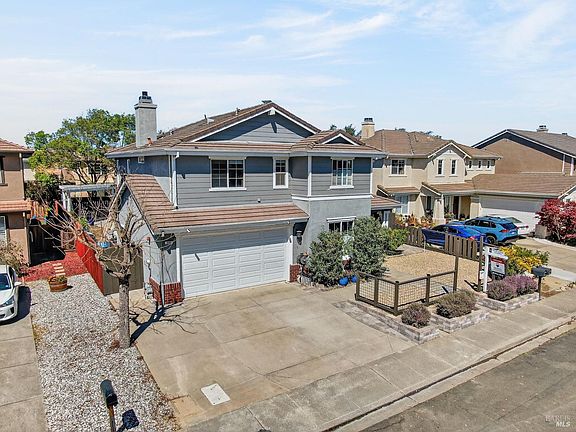 5th image of 446 Kensington Way