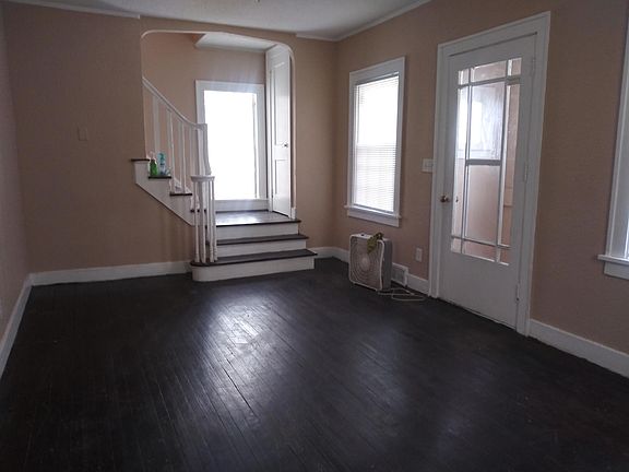 5th image of 14824 Woodmont Ave