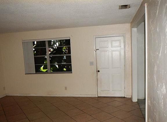 4th image of 119 Laurie Dr