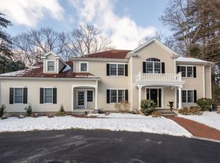 9 Robinson Rd, Medfield, MA 02052