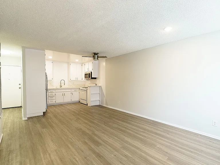 18400 Prairie Street — Photo 89