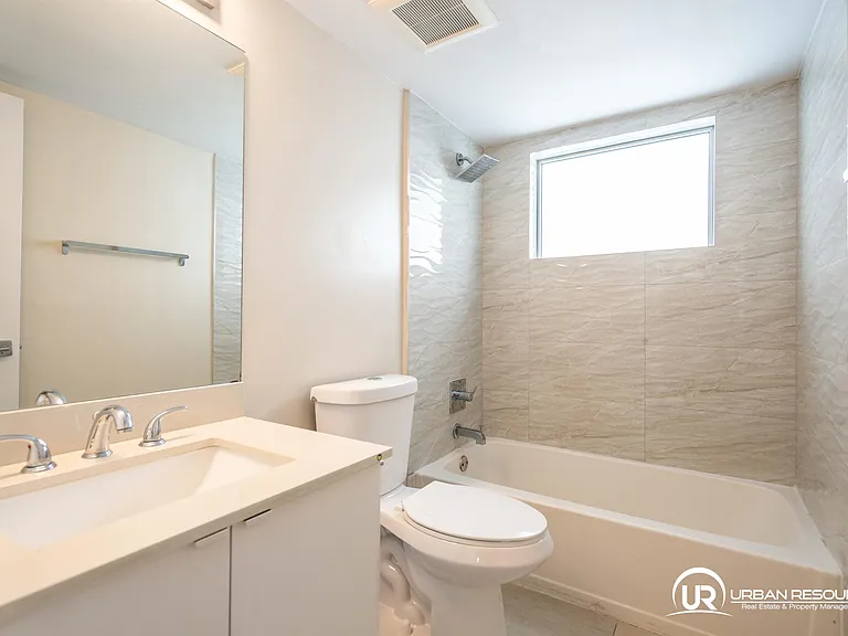 2400 NE 26th St #6 — Photo 15