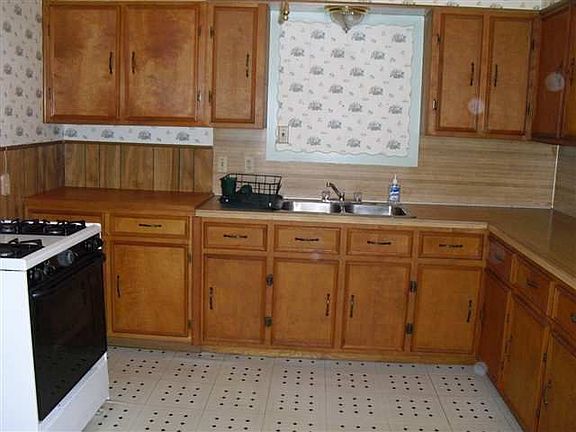 3rd image of 3230 W Park Dr