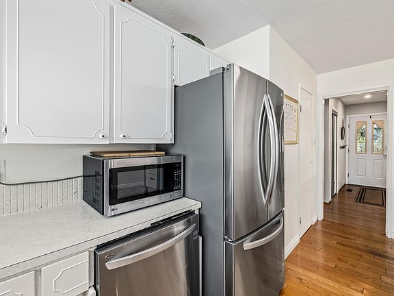 3rd image of 18 Burnham Ave