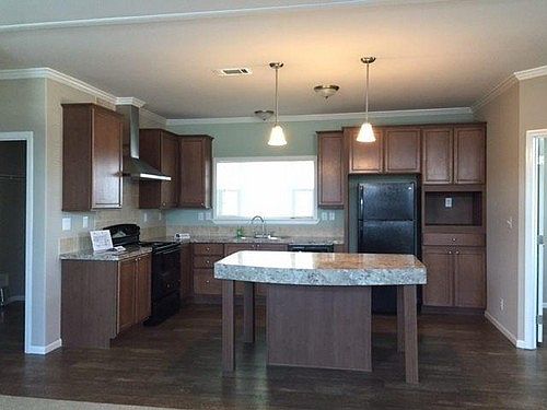 2nd image of 15123 Savanah Ave