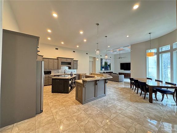 5th image of 1409 Tangerine Dr