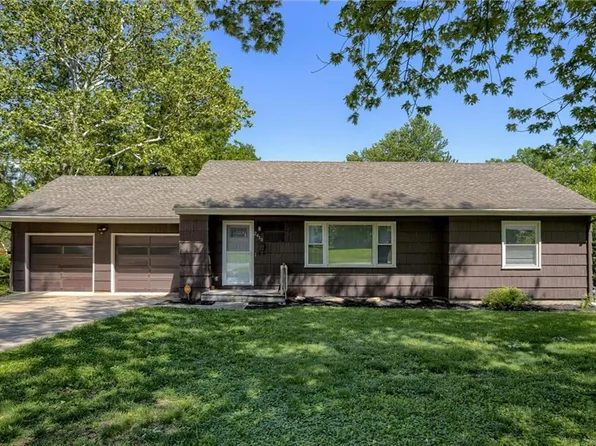 2413 Queen Ridge Dr, Independence, MO 64055