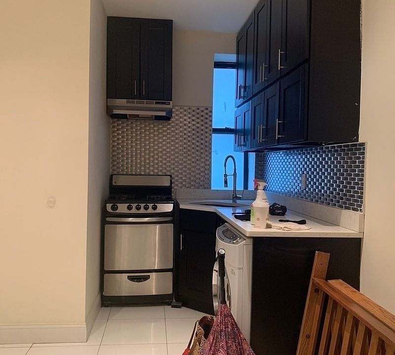 1st image of 10 Manhattan Ave Unit B1