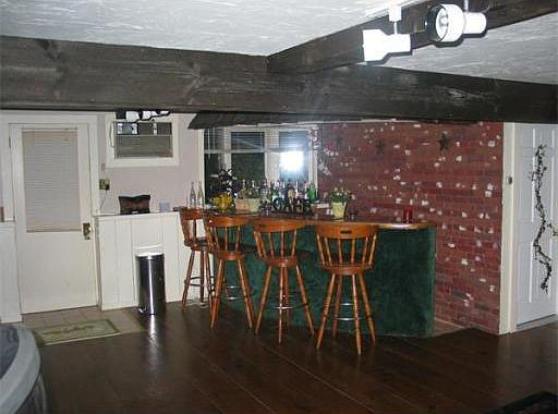 5th image of 27 Charlotte Dr