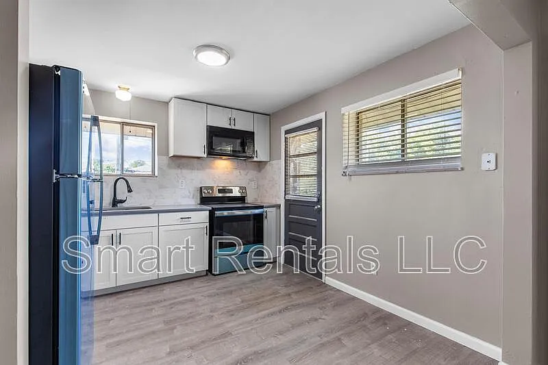 2 bed, 1.0 bath, 750 sqft, $999 — Photo 1