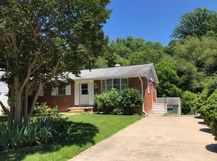 404 Walker St SW, Vienna, VA 22180