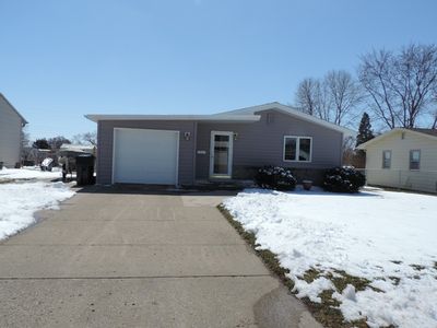 617 E 16th St, Yankton, SD, 57078