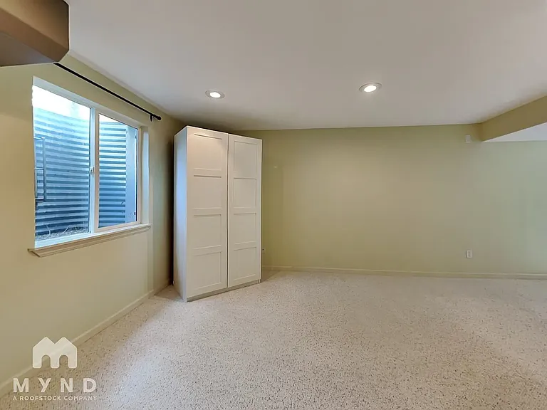 9693 Castle Ridge Cir — Photo 24
