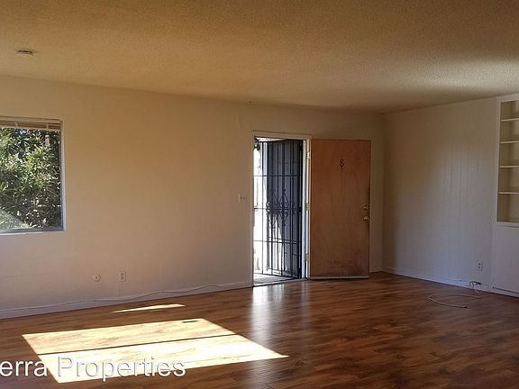 4th image of 4627 33rd St APT 8