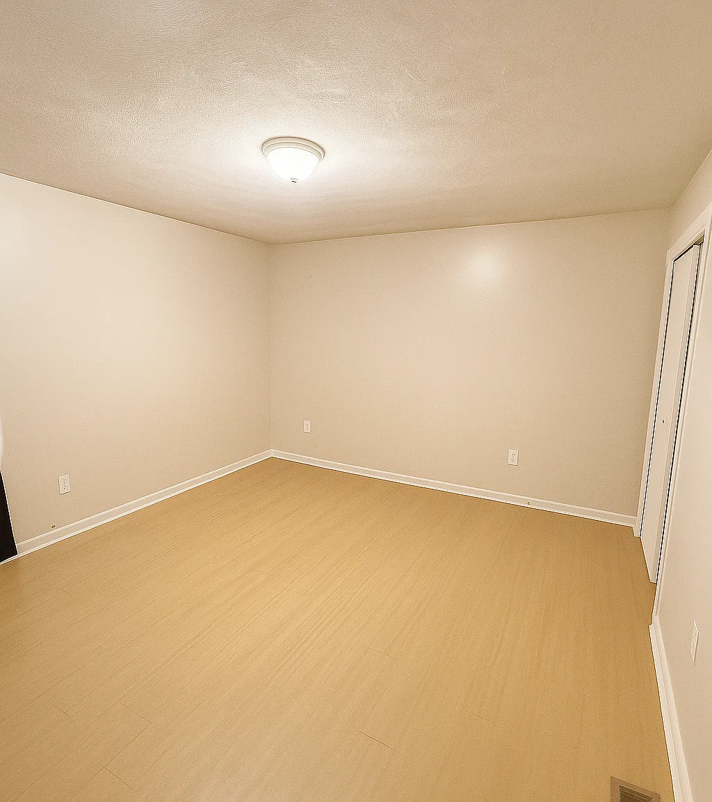 3 bed, $1,100 — Photo 4