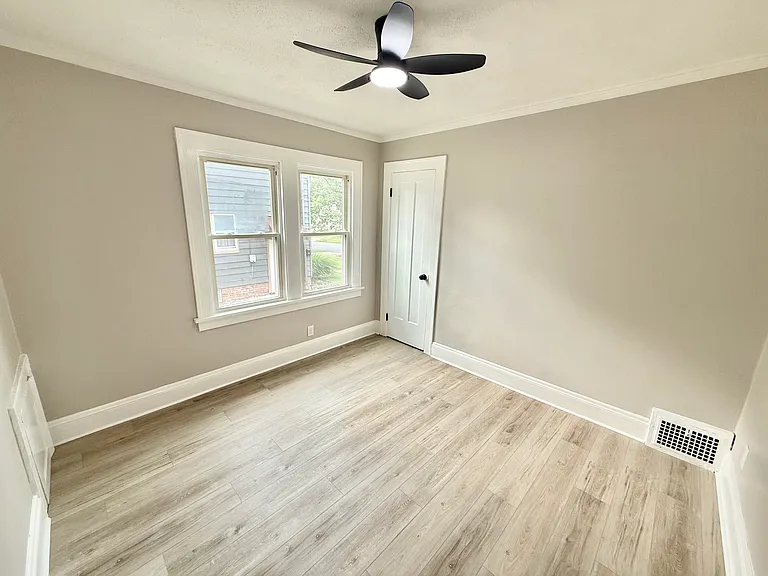 4623 Behrwald Ave — Photo 9