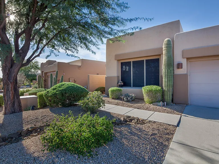 9562 E Chuckwagon Ln — Photo 3