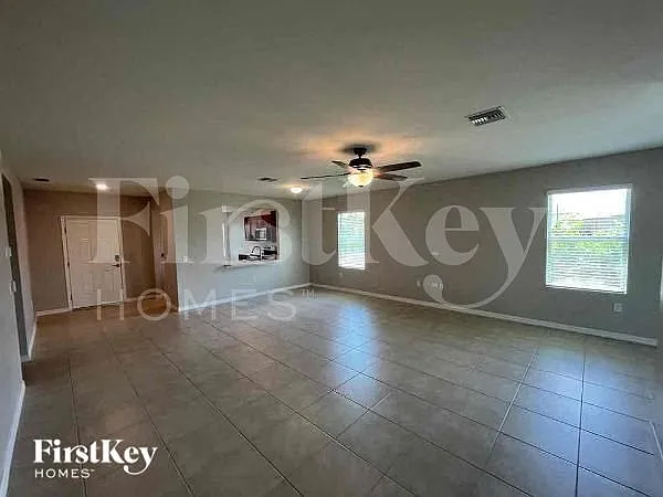 3 bed, 2.0 bath, 1756 sqft, $1,990 — Photo 3