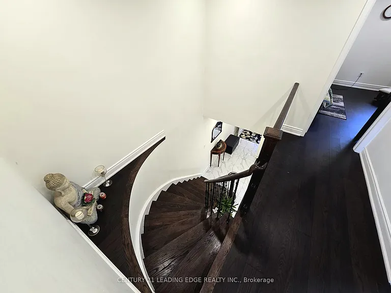 11 Radford Cres #MAIN FLR — Photo 11